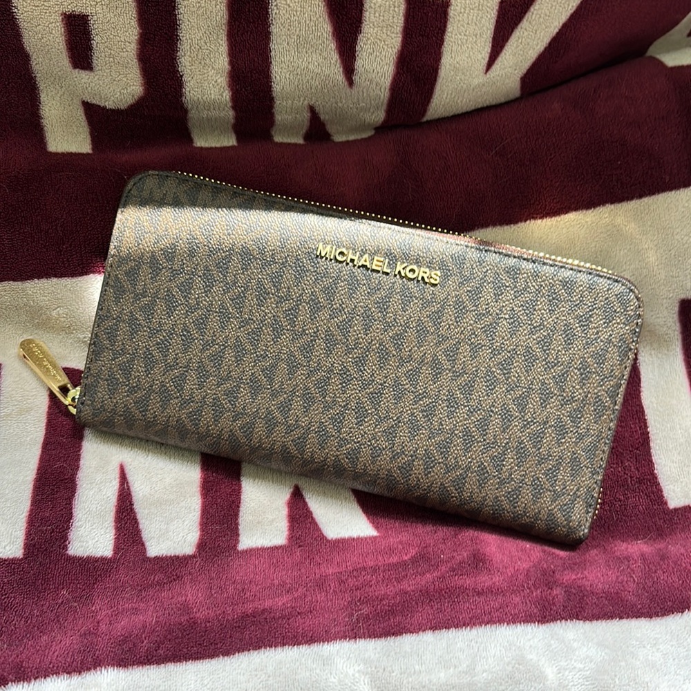 NWT Michael Kors Wallet